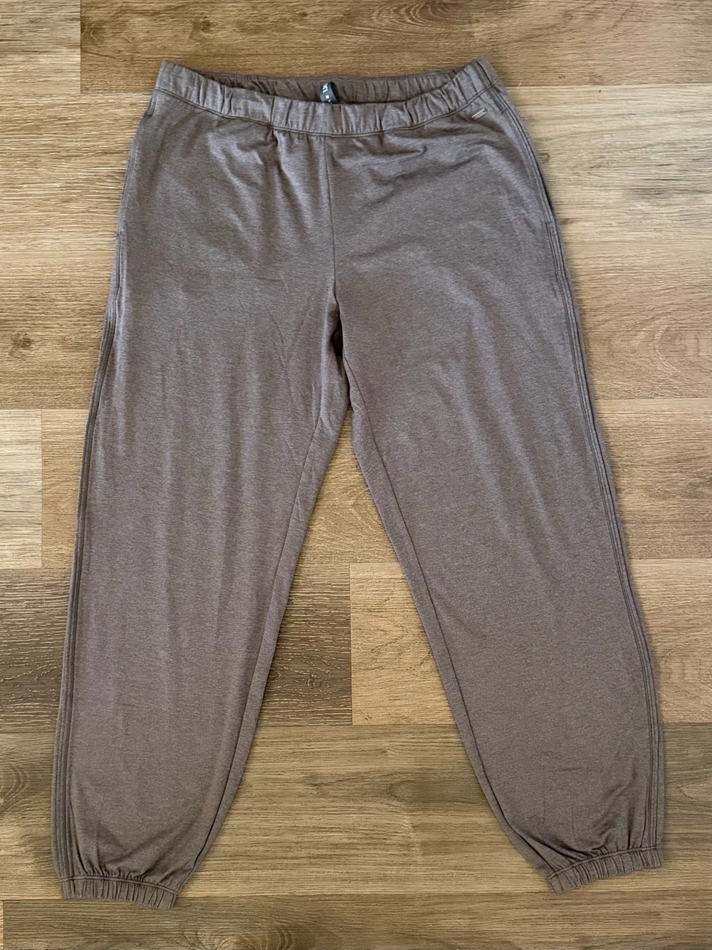 VUORI Women's Halo Modern Sweatpant Chia Heather VW4190 Size MEDIUM NWOT